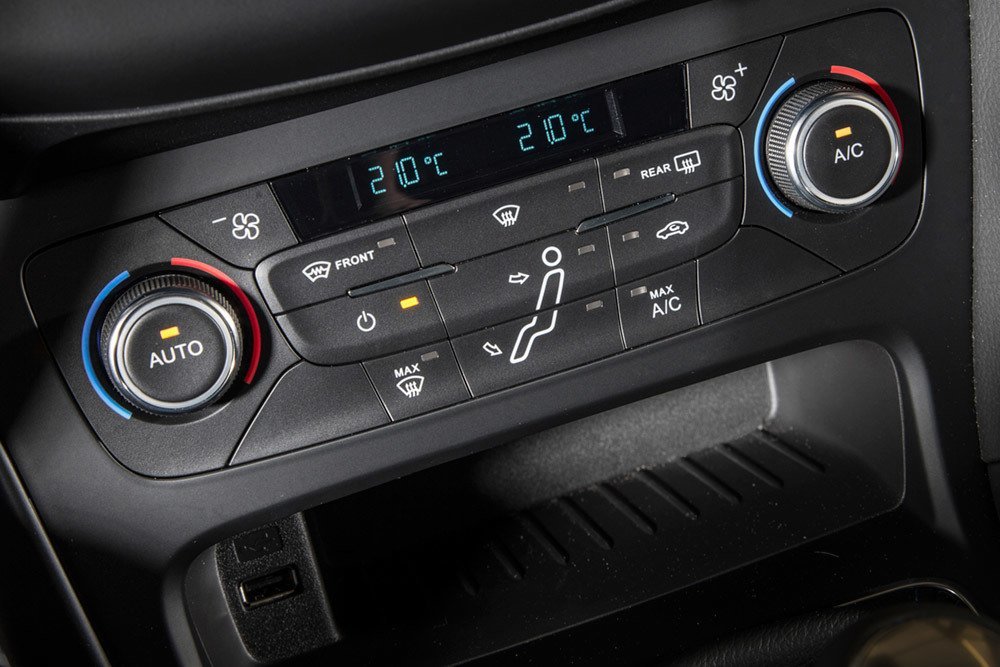 Обігрів та охолодження салону